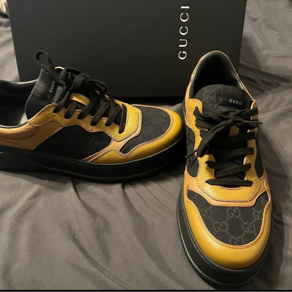 Gucci Men's Black and Gold Sneakers